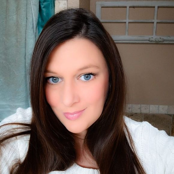 Meet your Posher, Brandi - Picture 2 of 5